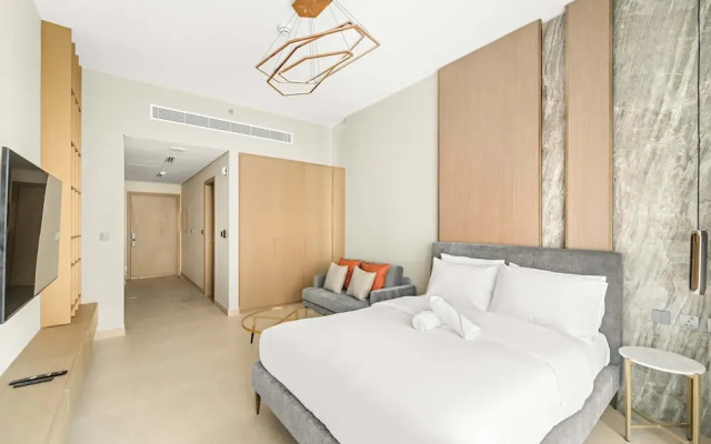 High-end Studio With Rooftop Pool and gym