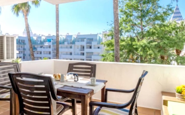 Apartment with 2 Bedrooms in Roses, with Pool Access, Enclosed Garden And Wifi - 2 Km From the Beach