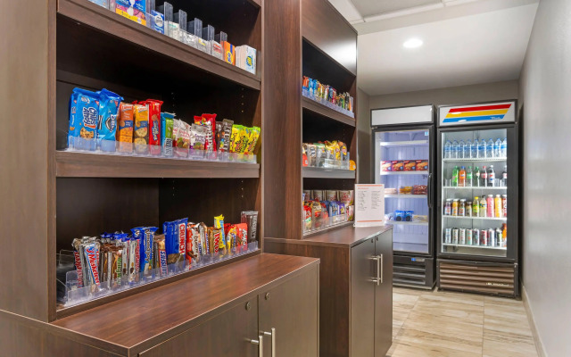 Comfort Suites near Birkdale Village- Huntersville