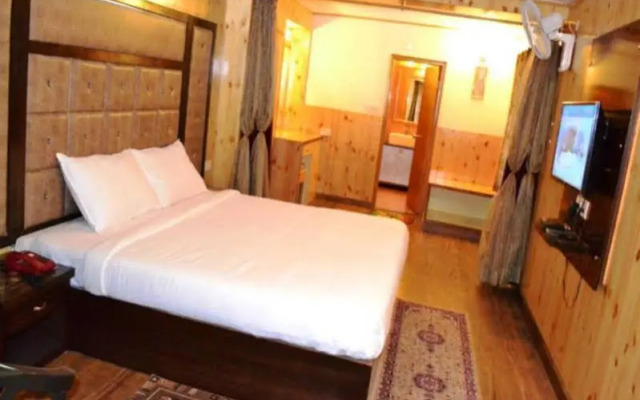 Woodrock Hotel Manali