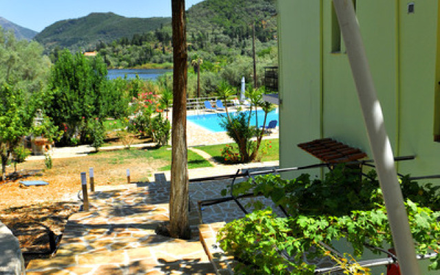 Vliho Bay suites&apartments