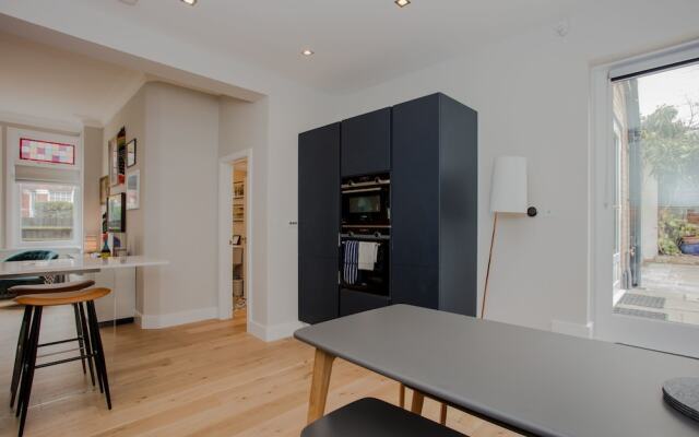 Modern 3 Bedroom Flat in West Hampstead