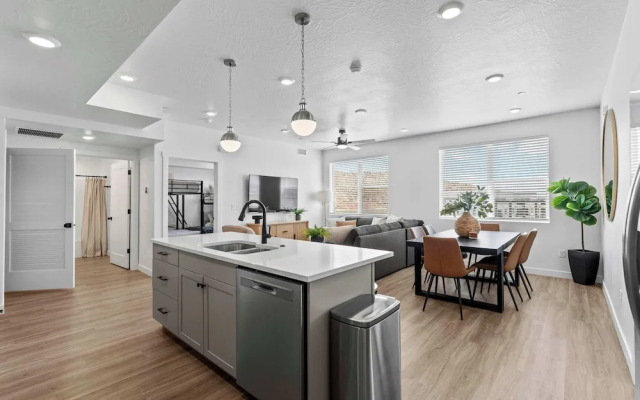 Terra Vista Stay for 8