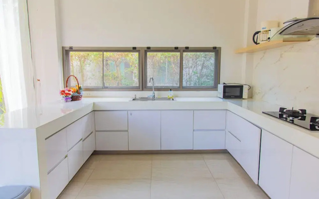 Alhambra Pool Villas & Pool Access Rooms