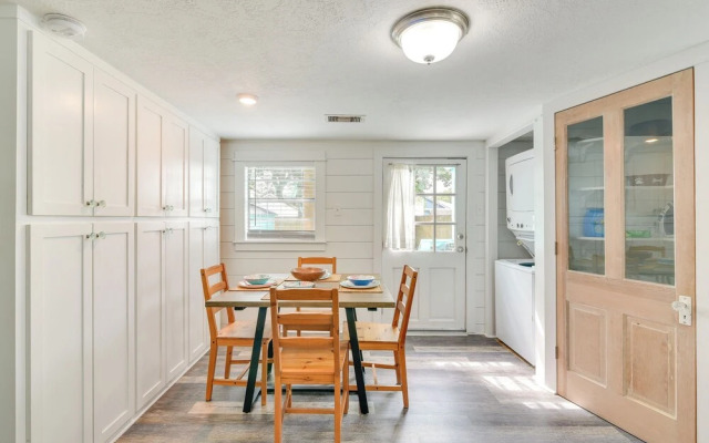 Galveston Vacation Rental: Deck & Central Location