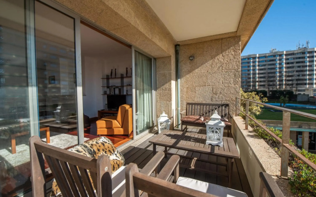 Apartament em condominio com Piscina
