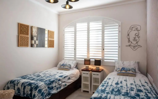 Beachfront Luxury - 2 Chaka's Place