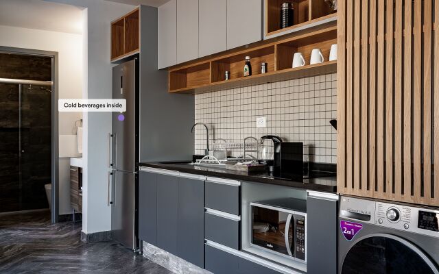 Casai Hip Tech Top Floor apt w Private Terrace