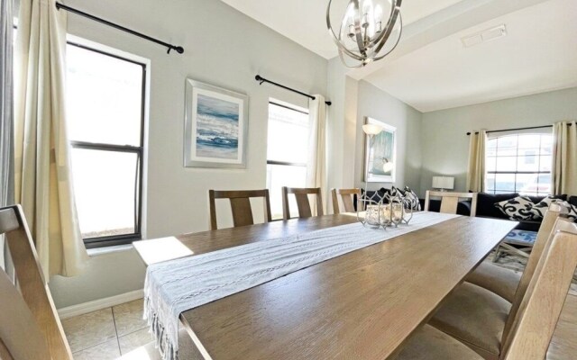 Hidden Gem 5 Bedroom Home by RedAwning