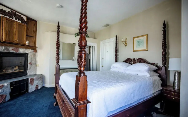 Brasswood Inn
