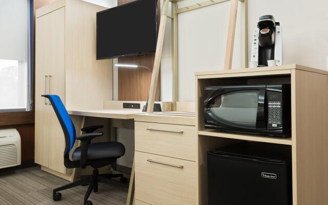 Holiday Inn Express & Suites Nearest Universal Orlando by IHG