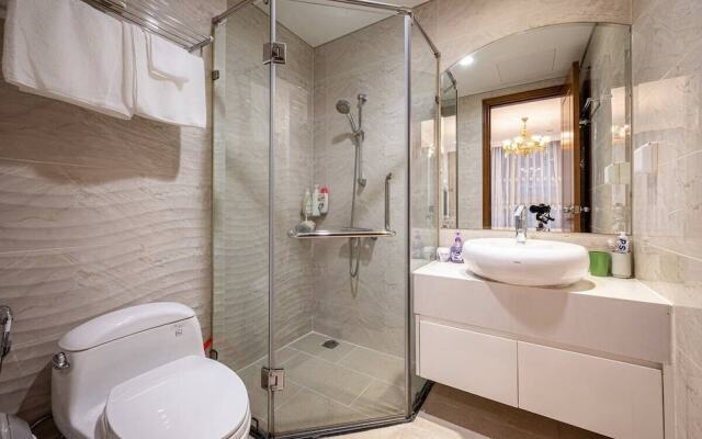 Lyshing Apartment in Vinhomes Luxury Landmark