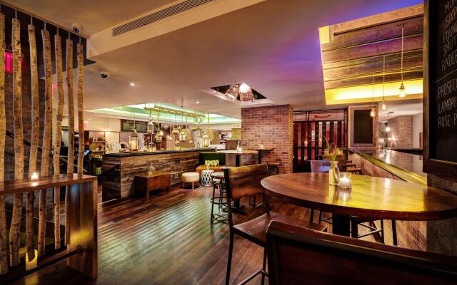 Hotel Giraffe by Library Hotel Collection