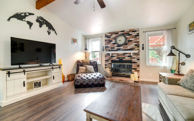 Pet-friendly Home w/ Hot Tub! 6 Mi to Dtwn Reno