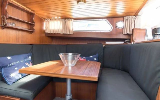 Authentic Houseboats Amsterdam