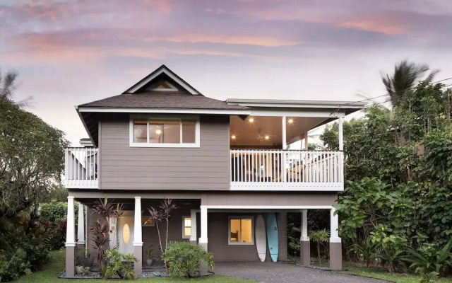 Hale Haena 3 Bedroom Home by RedAwning