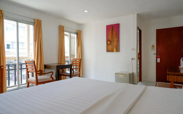 18 Coins Budget Hotel