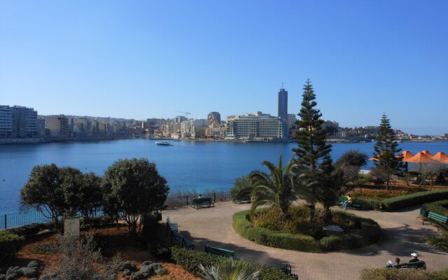 Marvellous Seafront Apartment in the Best Location