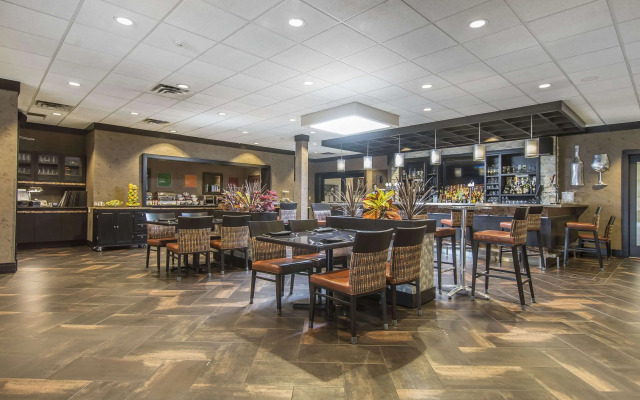 Quattro Hotel & Conf. Centre, an Ascend Collection Hotel