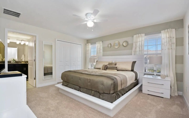 Super nice townhome near Disney with private pool