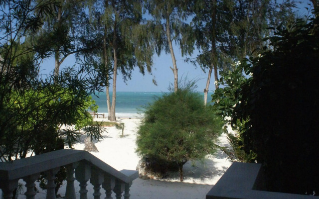 Moonshine Uroa Boutique Hotel