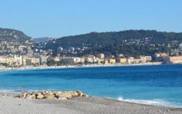 A 50 Mètres De La Plage Et De La Promenade Des Anglais
