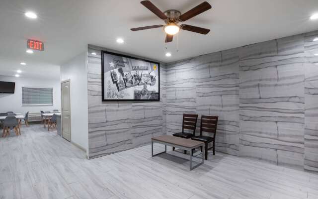 Super 8 by Wyndham Humble/Fallcreek/Houston