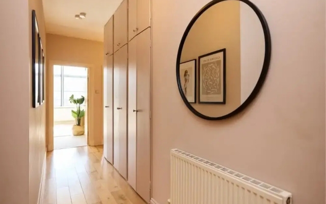 The Spitalfields Beauty - Bright 2bdr Flat