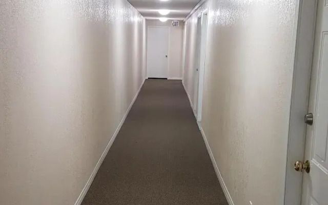 Parkway Motel & European Lodges