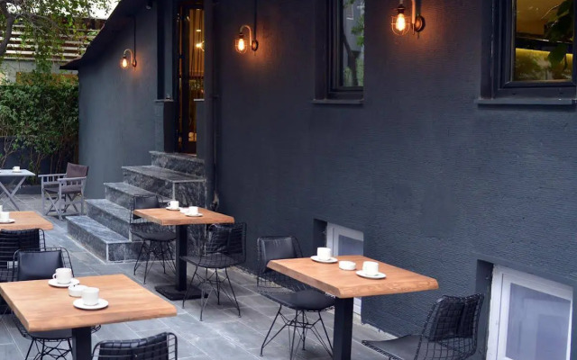 A11 Hotel Cadde