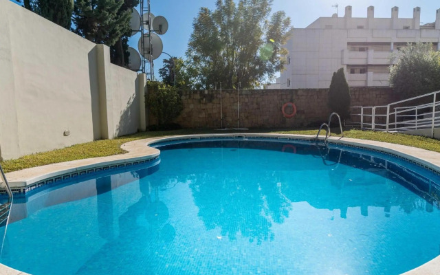 Puente Romano Modern flat, Best location in town