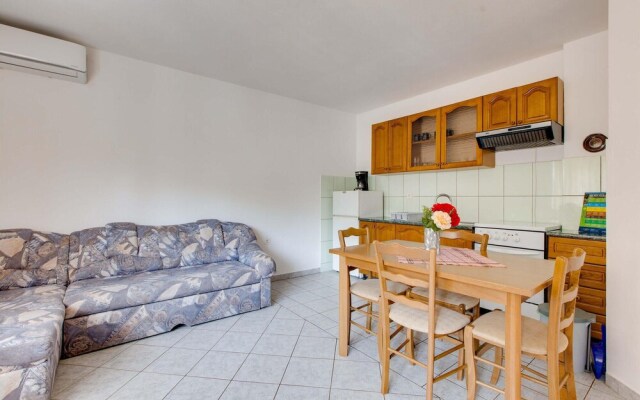 Beautiful Apartment in Marsici With Wifi and 1 Bedrooms