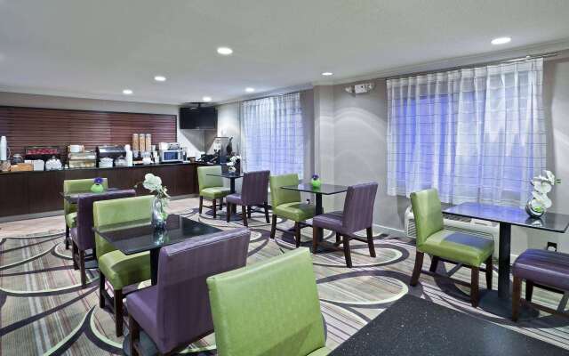 La Quinta Inn & Suites by Wyndham Cleveland Macedonia