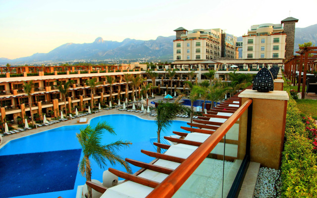 Cratos Premium Hotel & Casino