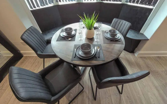 Blackpool Bliss - Spacious 4-bed Apartment
