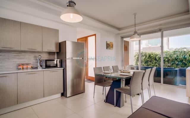 Dream 3bdr villa with private pool near the beach!