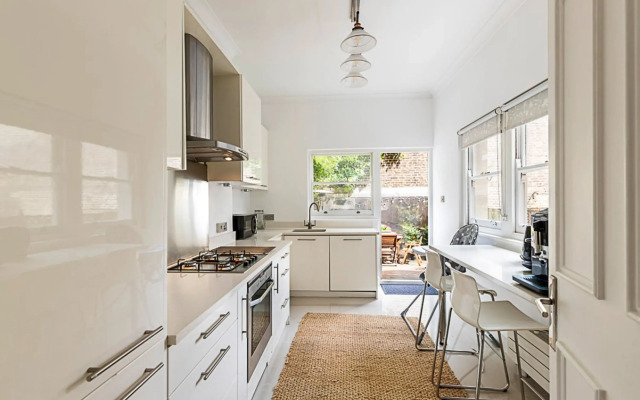 Bright Home Near Little Venice