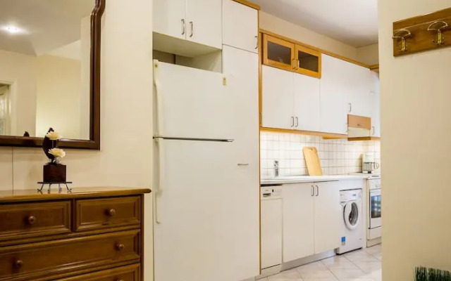Classy 2 bedroom apartment near Acropolis & Metro