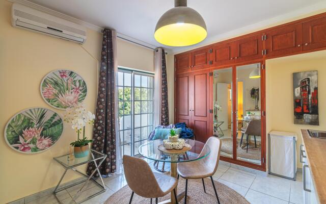 Faro Airport Flat 5 by Homing