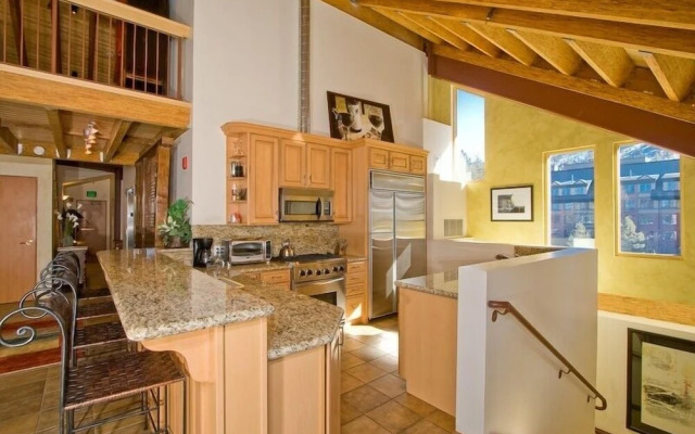 Downtown Penthouse 4 Bedroom Condo