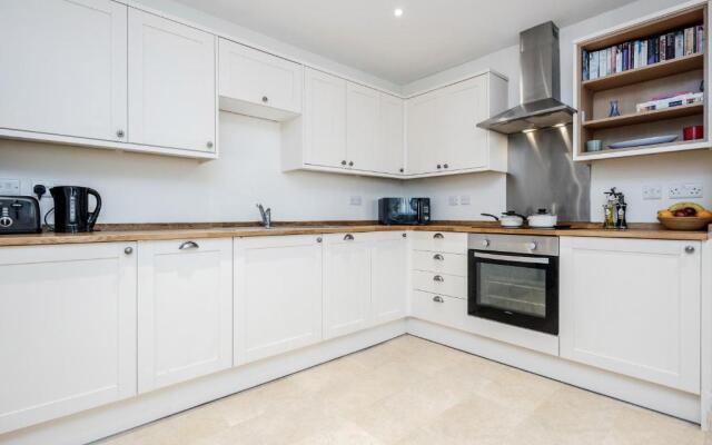 REAL - Queens Apartments F1