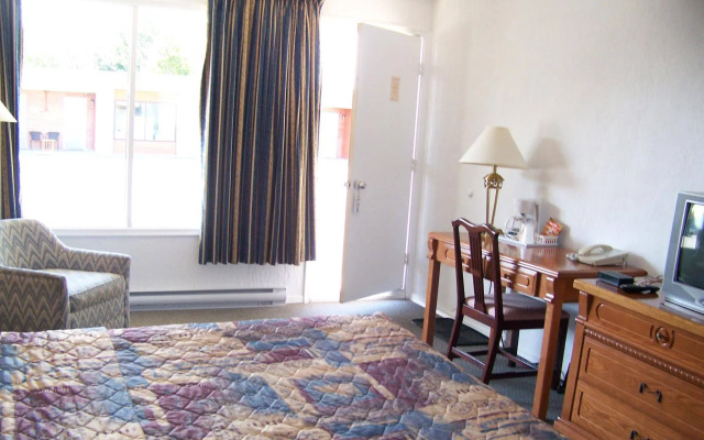 North Shore Wayside Inn