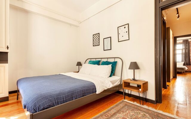 Olympia Flats by Oval