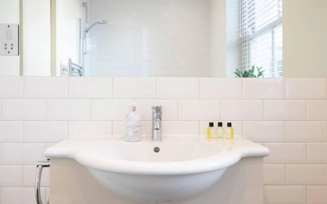 Fabulous Notting Hill Spacious Studio Apartment