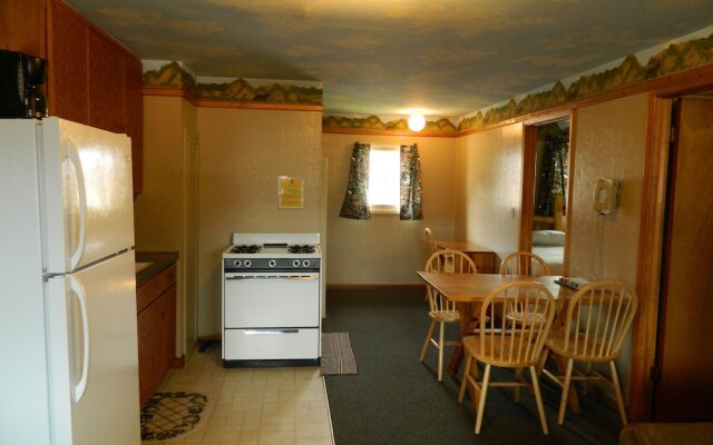 Foothills Lodge and Cabins