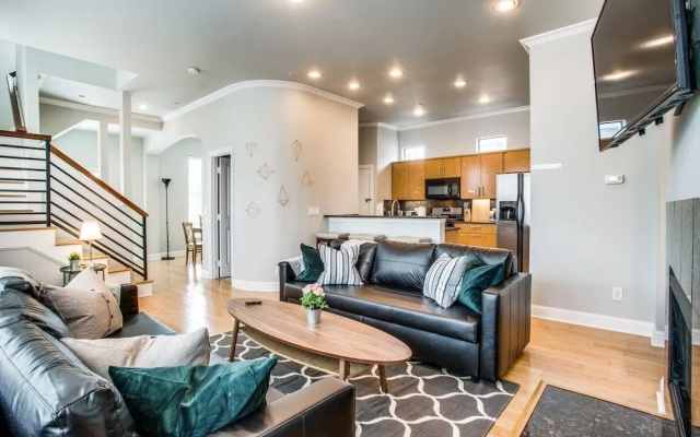 Grand Oak Lawn Town Home