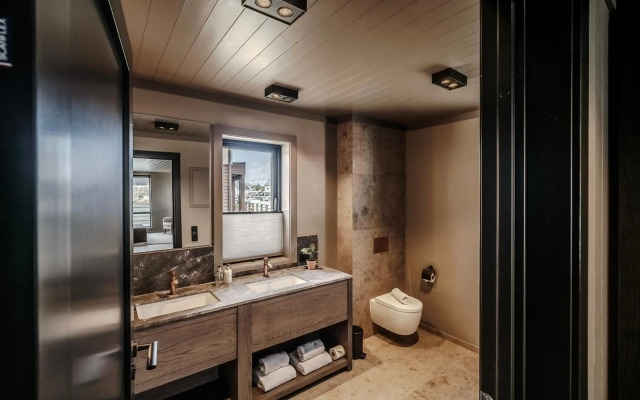 Henningsvaer Bryggehotell By Classic Norway Hotels