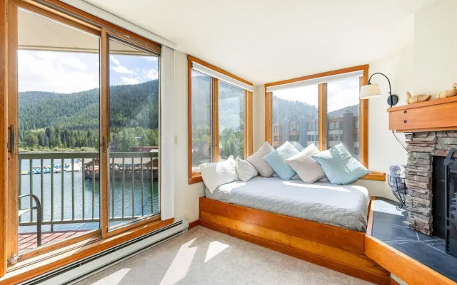 1483 Lakeside 1 Bedroom Condo