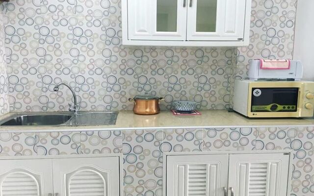 Grand View Condo by Zhang Shunzi