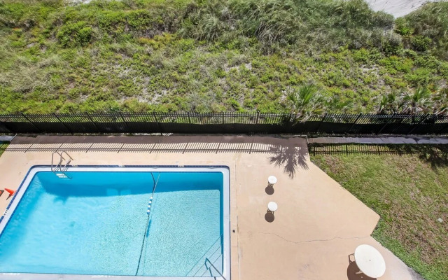 Oceanfront on the Beach - Pool